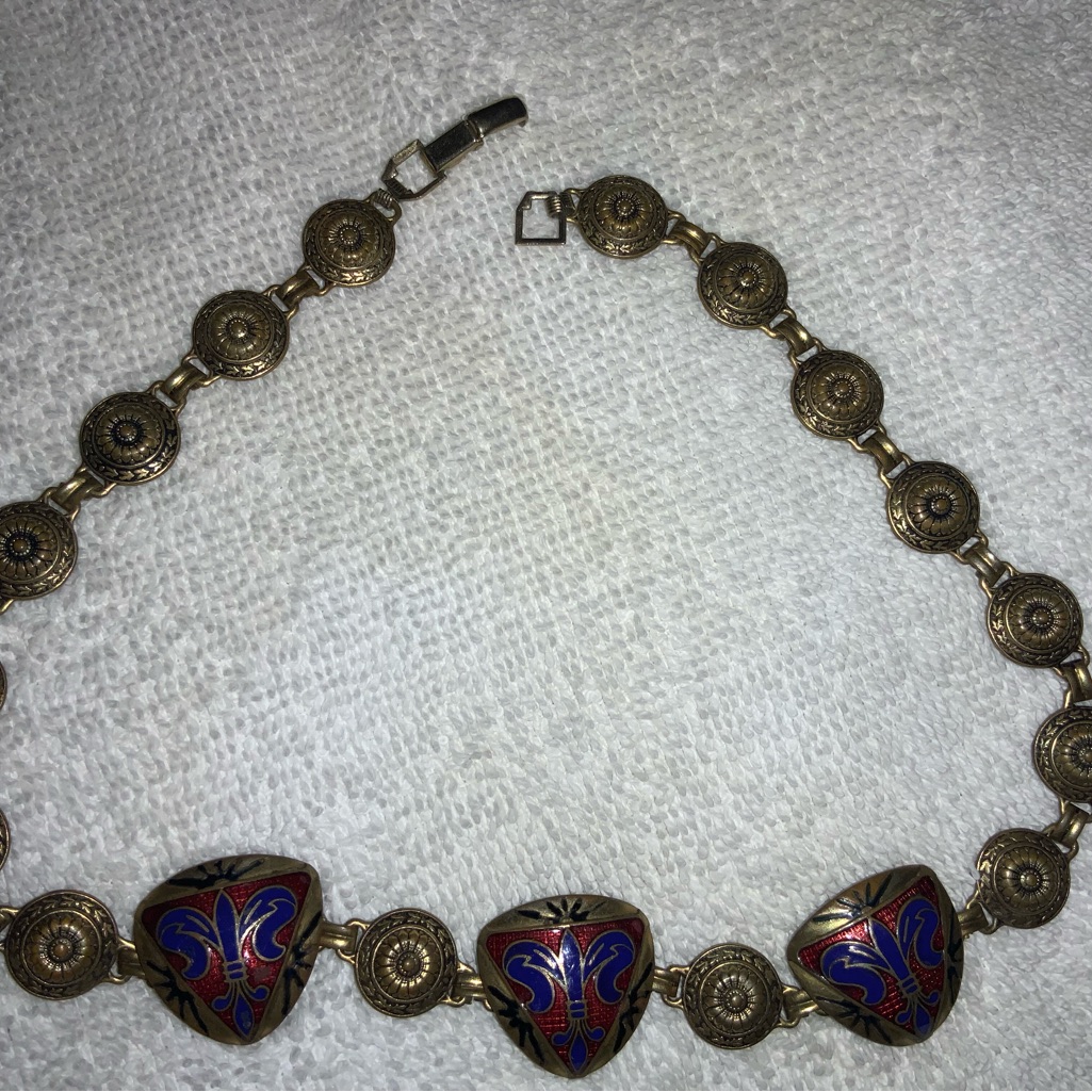 Vintage Womans 17in Necklace